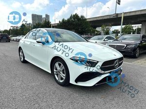 Para <span class=keywords><strong>Mercedes</strong></span>, para el Modelo A180L 2023, Sedán Compacto de Lujo con Características Avanzadas y Diseño Elegante - Product Image 3