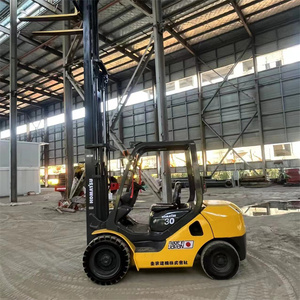 Chariot élévateur à contrepoids d'occasion Komatsu FD30 3 tonnes du Japon avec déplaceur latéral sur chenilles et hauteur de levage de 4,5 m pour l'empilage - Product Image 6