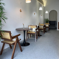 Table à manger ronde de style moderne, plateau en bois de caoutchouc massif, base en forme de tulipe, style rétro écologique, mobilier de salle à manger d'hôtel, maison