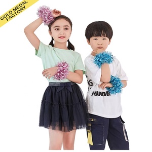 Pulsera deportiva de rayas coloridas para actuación de baile, accesorio de mano de porristas para decoraciones de fiesta para el regreso a la escuela - Product Image 1