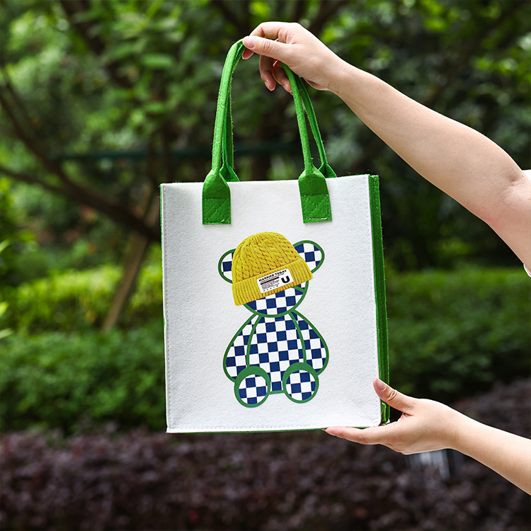 Factory Hot Selling Large Capacity Cartoon Reusable Shopping Felt Tote Bag with Custom Printed