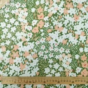 Nouvel arrivage de <span class=keywords><strong>tissu</strong></span> de coton biologique imprimé de petites fleurs vert lisse pour des vêtements de mode durables - Product Image 4