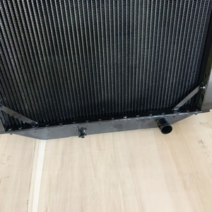 Pièce compatible Liugong 50CN 50C 855 Radiateur réservoir d'eau 20C0044 Cuivre 5 rangées Pièce de série - Product Image 3