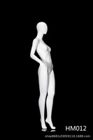 Mannequin intégral en FRP blanc cassé avec tête pour l'affichage de robes de mariée, idéal pour les vitrines de magasins de vêtements de marque