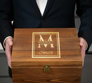 美国仓库存批发8件装威士忌醒酒器套装，含2个酒杯、杯垫、木制礼品盒，适合激光雕刻空白件 - Product Image 4