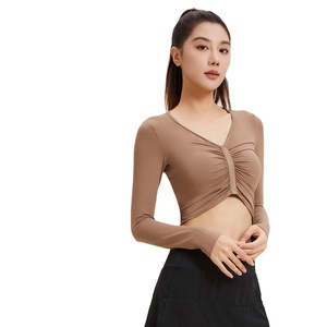 Top corto de lujo para mujer, camiseta de Yoga de manga larga con escote en V profundo para deportes, Fitness, transpirable, Top de entrenamiento para correr, patrón único corto - Product Image 2