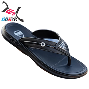 Tongs d'été pour hommes à prix abordable avec motif floral imprimé, respirantes, confortables, en PVC souple pour les sports de plein air - Product Image 1