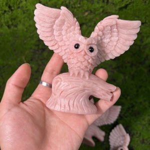 Oeuvre d'art d'hibou volant sculptée à la main en <span class=keywords><strong>opale</strong></span> <span class=keywords><strong>rose</strong></span> - Artisanat exquis - Product Image 1