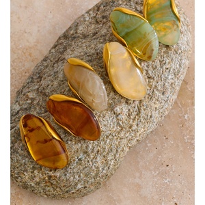 أقراط جينيو 2358 من تشكيلة الخريف العصرية، مجوهرات عتيقة من الفولاذ المقاوم للصدأ بتصميم هندسي مغلف بالراتنج والأكريليك - Product Image 3