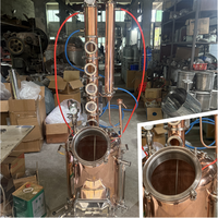 Alambic de reflux en cuivre rouge 100L - Chauffage électrique, contrôle numérique, refroidissement par circulation d'eau, agitation motorisé pour whisky