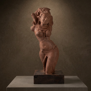 Sculpture de console de temple Salabhanjika inspirée de l'architecture indienne du Xe siècle, réplique de figurine féminine classique de musée - Product Image 2