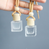 Diffuseur de parfum pour voiture en verre carré de 8 ml avec couvercle en bois et corde en coton, pour aromathérapie automobile