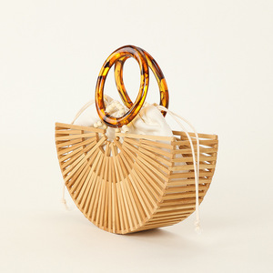Bolso de playa de bambú tejido a mano con diseño semicircular hueco y textura especial para mujer - Product Image 3
