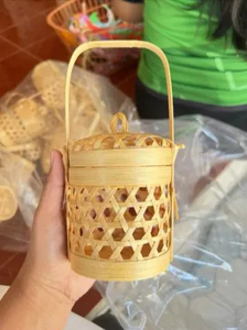 ตะกร้าไม้ไผ่แบบดั้งเดิมของไทย ตะกร้าใบปาล์มสาน กล่องบรรจุภัณฑ์ของขวัญขนม ตะกร้าตกแต่งทำมือจากธรรมชาติ ผู้ผลิตจากเวียดนาม - Product Image 1