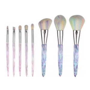 Lot de 8 pinceaux de maquillage en cristal holographique de luxe avec manche en acrylique pour fond de teint en poudre vegan sans cruauté envers les animaux - Product Image 6