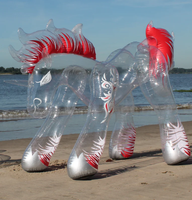 Fuego Nocturno - el Unicornio Gótico Inflable y el Caballo de Juguete Inflable
