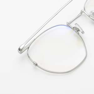 أنواع مختلفة من إطار النظارات الخفيفة المضادة للأزرق التيتانيوم والتيتانيوم جيد التصميم - Product Image 4