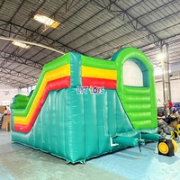 Structure gonflable avec souffleur d'air, imprimé animaux de dessin animé et thème jungle, pour fêtes de jardin et événements extérieurs