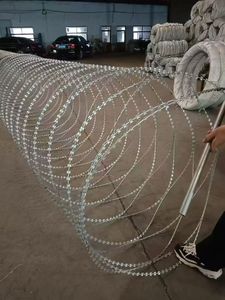 Alambre de Hierro Galvanizado por Inmersión en Caliente, Alambre de Púas Tipo <span class=keywords><strong>Concertina</strong></span> BTO-22 BTO-30, Cuchillas para Seguridad en Prisiones, Aeropuertos y Fronteras, Anti-Escalada - Product Image 3