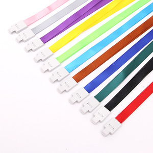 Lanyards Promocionales de Plástico con 1.5 Ganchos para Exposiciones, Tarjetas de Identificación de Trabajo, Lanyards Personalizables con Nombre de Fábrica - Product Image 1