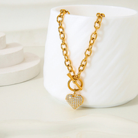Collier tendance pour femme en acier inoxydable plaqué or PVD avec chaîne à maillons, pendentif cœur et fermoir OT en zircon cubique 5A – Idéal pour un anniversaire