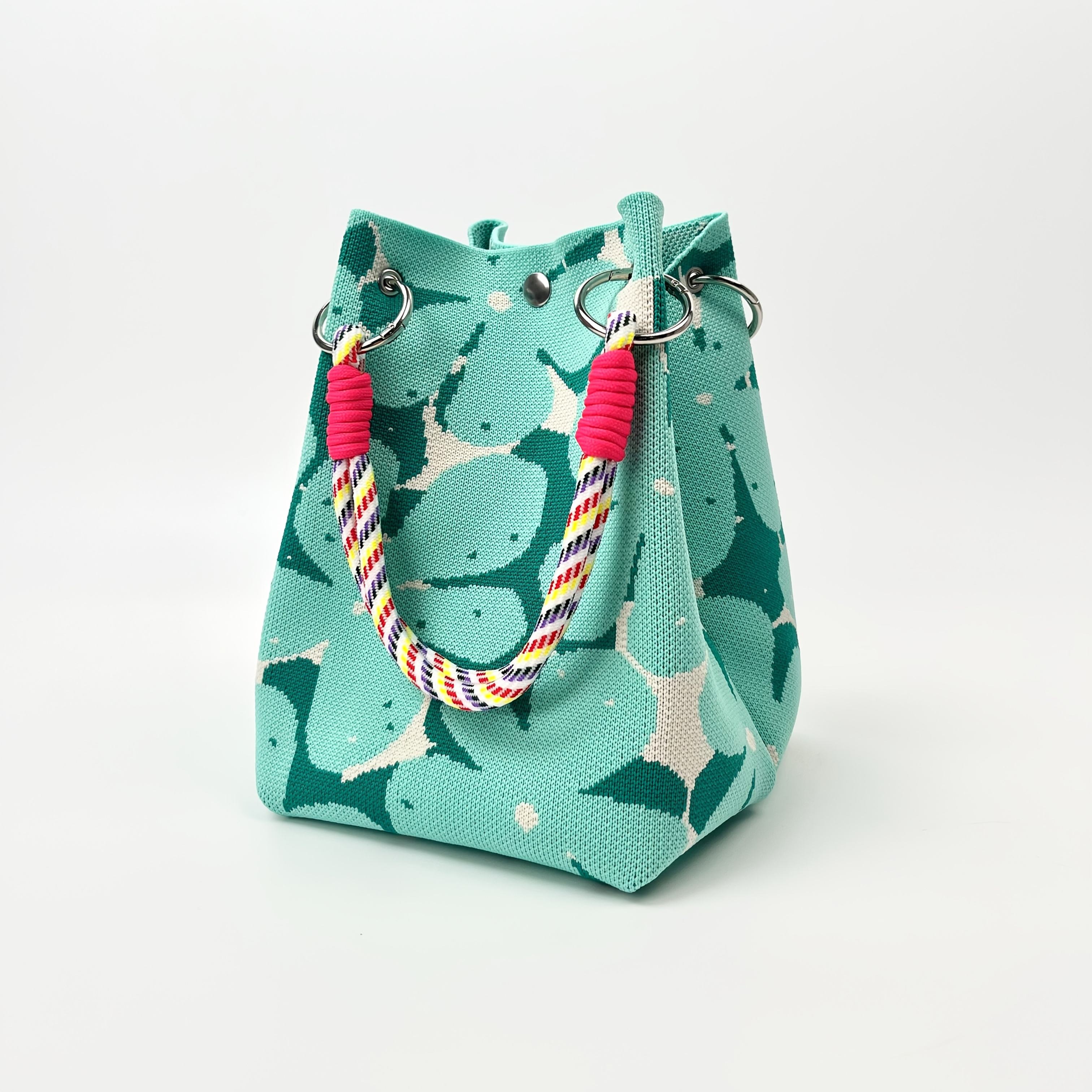 Green and White Contrast Small Flowers