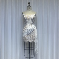 Robe d'été blanche mini pour femme 2026 – Robe de soirée élégante en dentelle blanche sans bretelles sexy