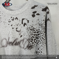 T-shirt à manches longues imprimé léopard et étoiles, coupe courte ample, style Y2K, avec lettrage graphique airbrush, en coton 235 GSM, manches superposées