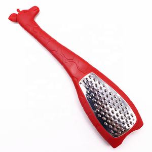 Râpe à fromage girafe en plastique en acier inoxydable avec coupe-<span class=keywords><strong>pizza</strong></span> deux en un, vente en gros - Product Image 5