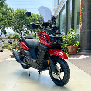 Llamativo MODELO DE Color <span class=keywords><strong>rojo</strong></span> TANK150CC Motor refrigerado por aire Freno de disco trasero delantero Tablero colorido Velocidad máxima 85kmh Ciclomotor de gas - Product Image 3