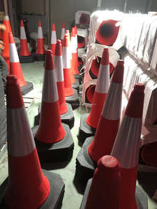 Cône <span class=keywords><strong>de</strong></span> signalisation routière réfléchissant en PVC pour la sécurité routière, la construction et les travaux, avec PE pour les avertissements routiers - Product Image 6