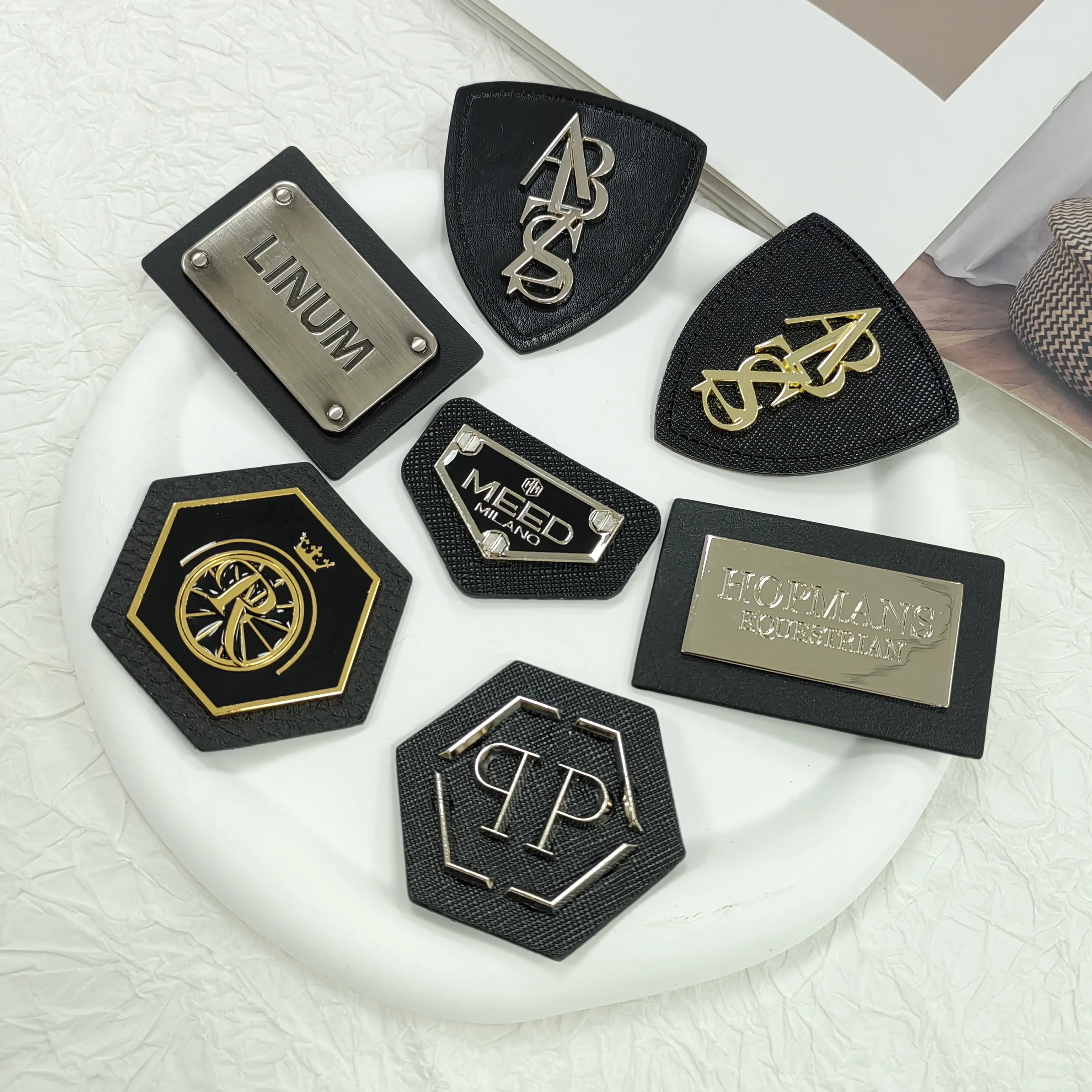 11 ans d'usine OEM personnalisé de haute qualité étiquette en cuir vêtements métal cuir patch badge