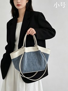 Nouveau sac fourre-tout décontracté pour femme en cuir de vachette véritable et denim, style coréen moderne et simple, avec empiècements contrastants et grande capacité, idéal pour l'été. - Product Image 4