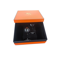 Boîte cadeau personnalisée en forme de livre avec insert pour deux bouteilles de vin et deux verres STPP