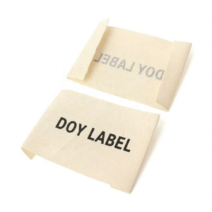 Coser en el diseño de ropa personalizada Nombre de la marca Serigrafía 100% Algodón Lona Etiquetas principales para chaquetas - Product Image 4