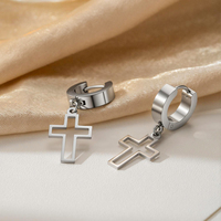 Boucles d'oreilles créoles punk avec croix pendante pour hommes et femmes, en acier inoxydable, croix creuse, style Huggies, inaltérables, bijoux hip-hop, cadeau