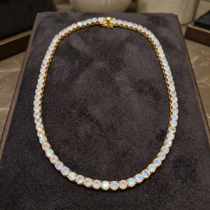 Piedra de luna azul brillante de 4x4 mm, chapada en oro de 18 quilates, plata de ley 925, estilo clásico con cuentas, para mujer, con engaste de garra azul brillante. - Product Image 5