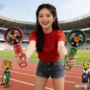 Ventilateur portable pour la Coupe du Monde de Football 2026, rechargeable par USB, petit ventilateur pliable à 3 vitesses avec base à boucle de suspension - Product Image 1