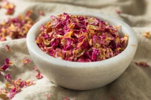 Pétales de rose séchés, ingrédient naturel pour tisanes florales, en vrac, pour infusion et décoration - Product Image 4