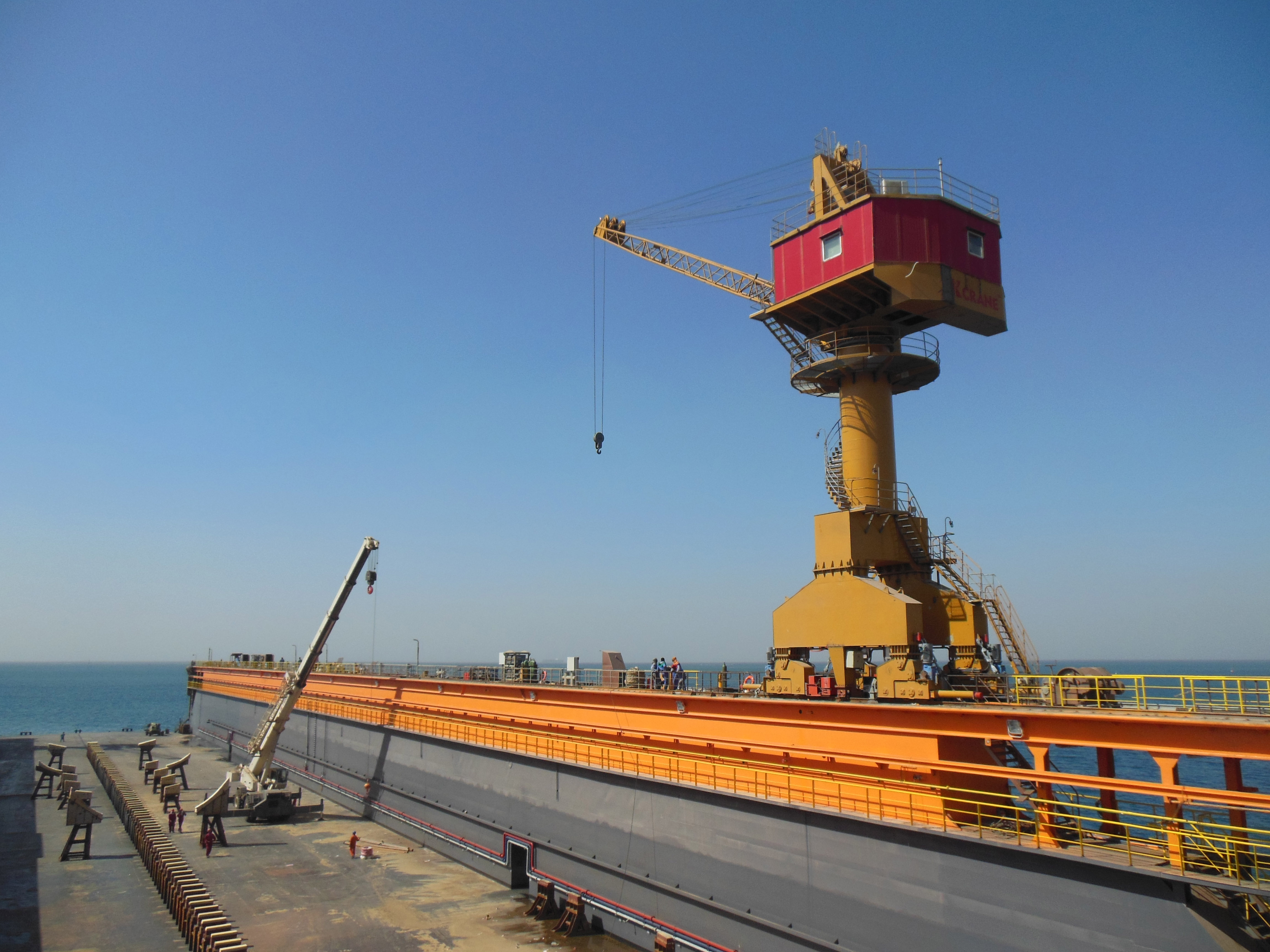 Mobile Harbour Portal Crane Shipyard Container Jib Luffing Dock 80t