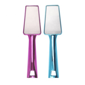 أدوات العناية بالأقدام مخصصة من الشركة المصنعة ، جهاز إزالة الكالس من الفولاذ المقاوم للصدأ مزدوج الجانب ، ملف القدم بمقبض بلاستيكي طويل - Product Image 2