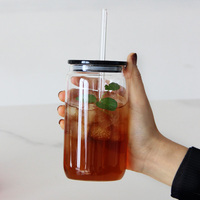 Verres à boire transparents classiques en forme de canette de 16 oz pour soda, vin et bière, avec couvercles en silicone colorés et pailles en verre