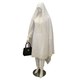 Costume formel 4 pièces en soie de luxe pour femmes pakistanaises, chemise élégante brodée à la main avec un magnifique dupatta en mousseline et un pantalon. - Product Image 1