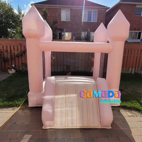 Château gonflable commercial rose pastel en PVC, avec piscine à balles, idéal pour les fêtes et les mariages