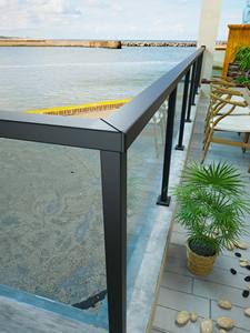 Barandilla de Balcón Moderna de Aleación de Aluminio con Apoyabrazos Cuadrado, Barandilla de Vidrio, Diseño Simple y Elegante - Product Image 5