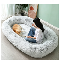 Lit pour chien ovale en peluche très populaire, canapé moelleux amovible et lavable pour animaux de compagnie, lit spacieux pour câliner pour grands chiens et propriétaires d'animaux