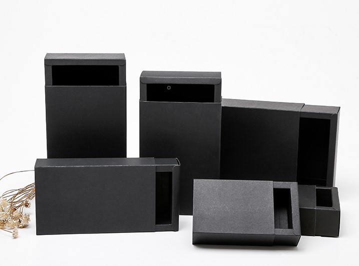 灰色方形礼品包装盒,用于透明窗口的手帕