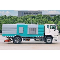 Camion balayeuse routière HOWO 8 CBM 4x2, machine à balayer les rues, camion de nettoyage des routes par aspiration