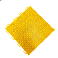 Derniers carreaux de terrain de sport de basket-ball 3X3 suspendus au sol en PP