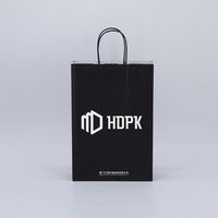 Sacs en papier kraft noir imprimés sur mesure avec logo OEM ODM pour le commerce de détail et l'emballage de cadeaux